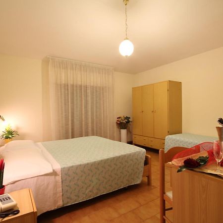 Hotel Villa Luca Кьянчано-Терме Номер фото